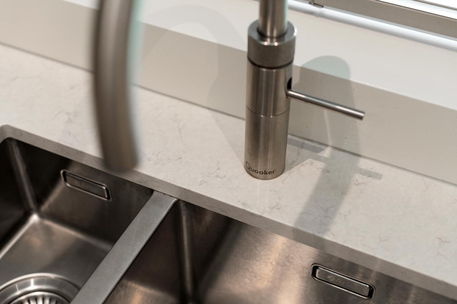 Detailfoto van Quooker in keuken op maat