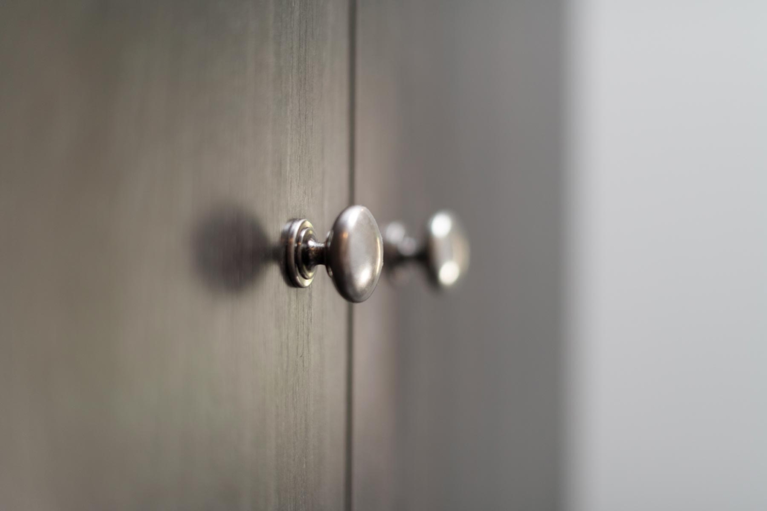 detailfoto van deurknop gerealiseerd door interieurbouwer in Brabant